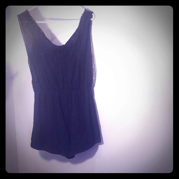 BLACK LACED romper - Picture 1 of 3